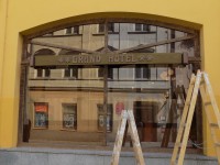 renovace vstupních dveří a výlohy-Grand Hotel Jihlava 